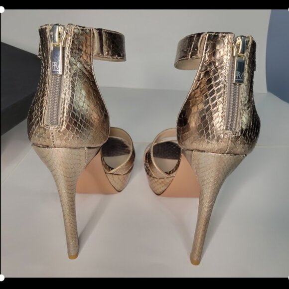 NWT Pelle Moda Ocean Platform Sandal in Platinum Brushed Snake,  Size 7 - Picture 9 of 16